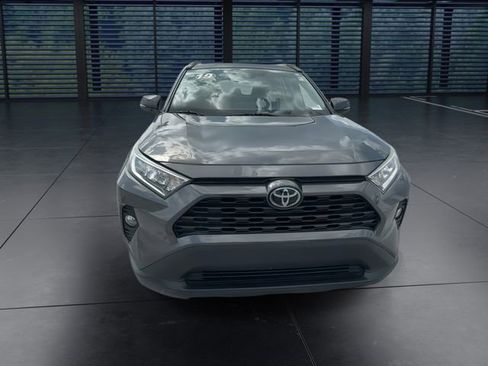 Used 2019 Toyota RAV4 XLE FWD image 3