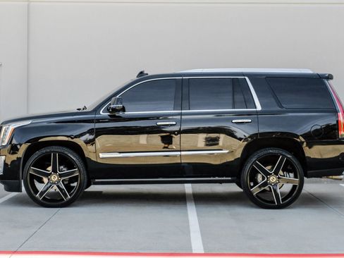 Used 2018 Cadillac Escalade Premium Luxury RWD image 8