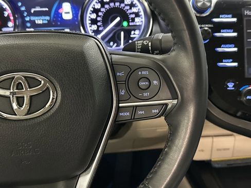 Used 2020 Toyota Camry XLE image 30