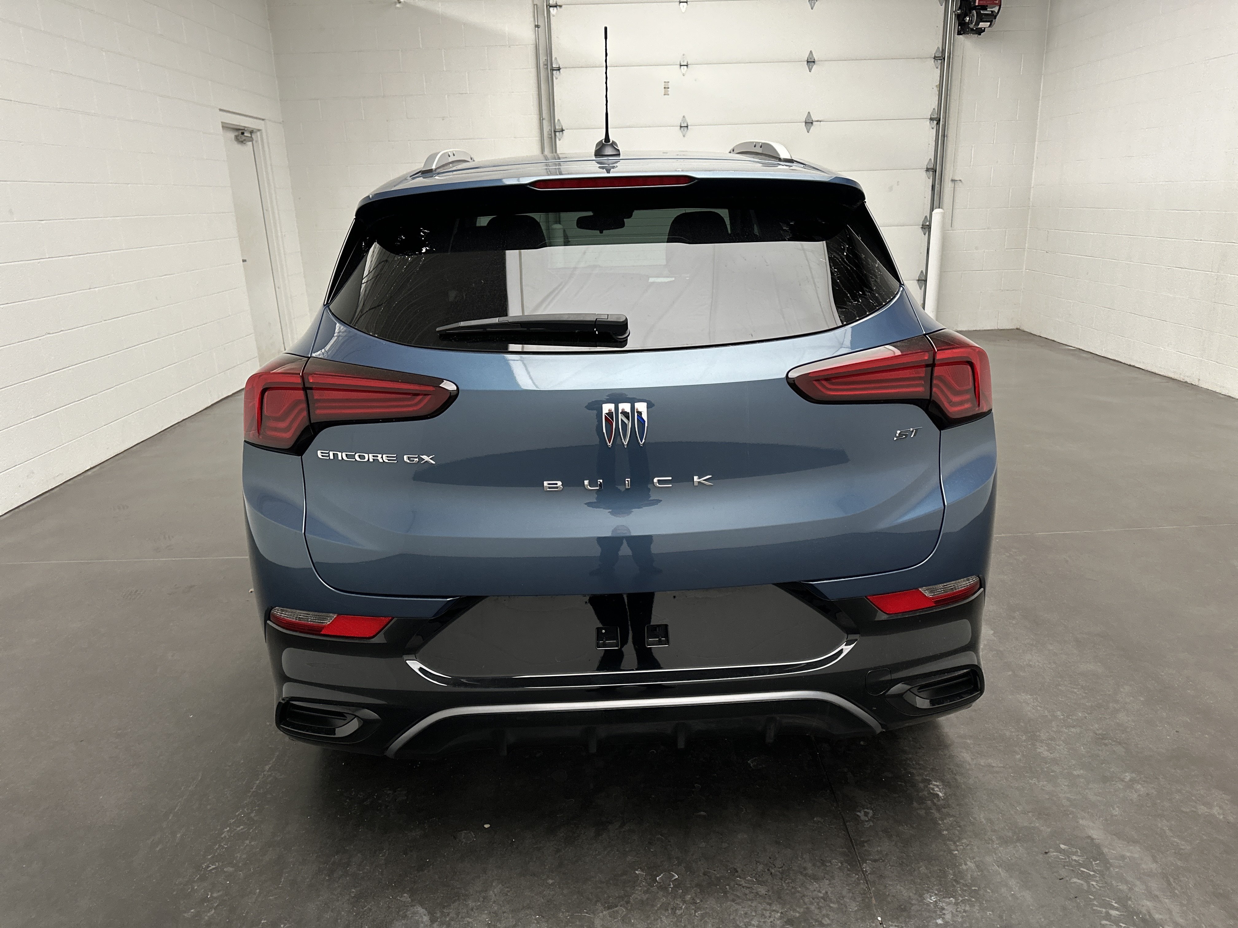 Used 2024 Buick Encore GX Sport Touring w/ Comfort Package FWD image 8