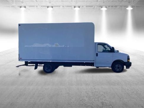 Used 2019 Chevrolet Express 3500 Extended RWD image 4