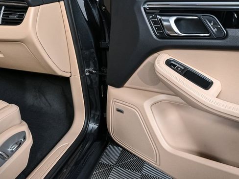 Certified 2026 Porsche Macan image 21