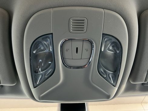 Used 2020 Jeep Compass Latitude w/ Cold Weather Group image 17