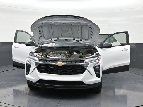 Used 2025 Chevrolet Trax LS image 33