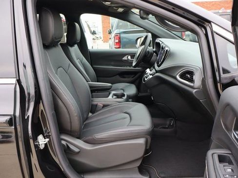 New 2026 Chrysler Pacifica Select FWD image 47