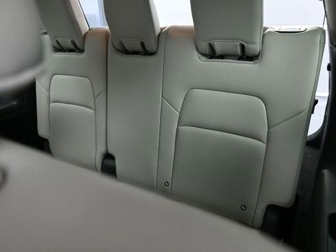 Used 2025 Nissan Pathfinder SL FWD image 20