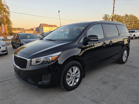 Used 2015 Kia Sedona LX image 2
