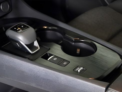 Used 2024 Nissan Rogue SV image 31