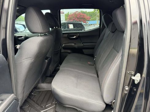 Used 2017 Toyota Tacoma TRD Sport w/ Tow Package (A/T) AWD/4WD image 15
