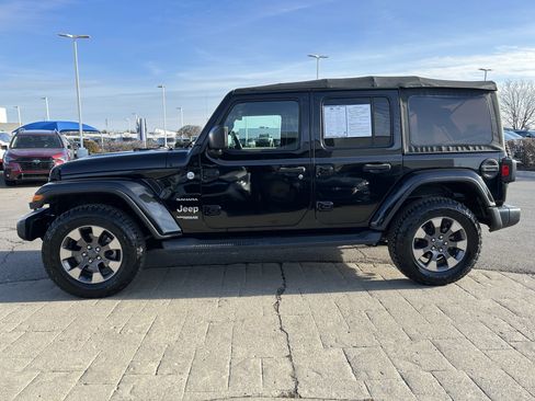 Used 2018 Jeep Wrangler Unlimited Sahara w/ Cold Weather Group image 4