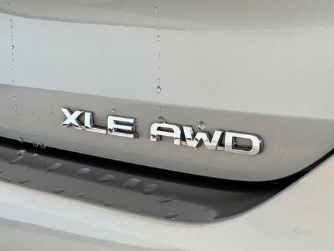 Used 2022 Toyota Highlander XLE image 29