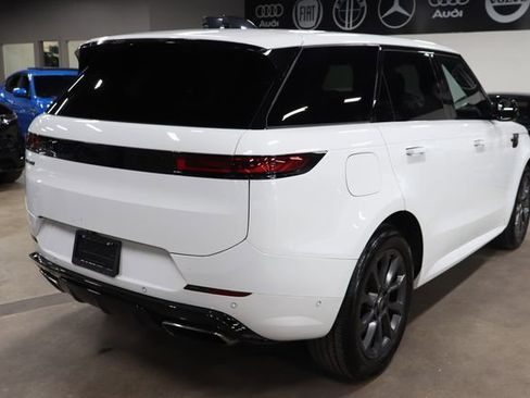 Used 2024 Land Rover Range Rover Sport Dynamic SE AWD/4WD image 5