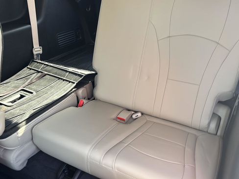 Used 2019 Buick Enclave Essence image 16