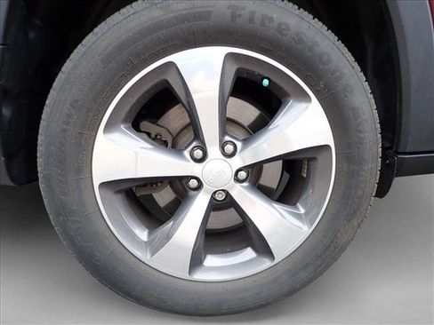 Used 2019 Jeep Cherokee Limited w/ Trailer Tow Group AWD/4WD image 6