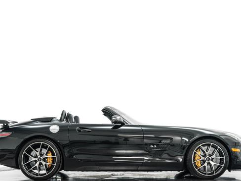 Used 2015 Mercedes-Benz SLS AMG GT Final Edition image 2