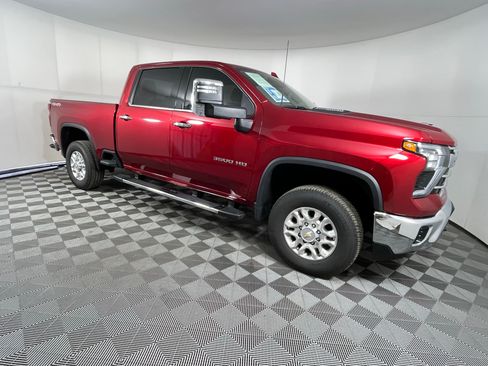 Used 2025 Chevrolet Silverado 3500 LTZ AWD/4WD image 14