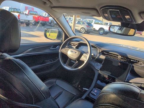 Certified 2023 Jeep Grand Cherokee L Limited image 32