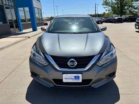 Used 2017 Nissan Altima 2.5 S w/ Power Driver Seat Package FWD image 2