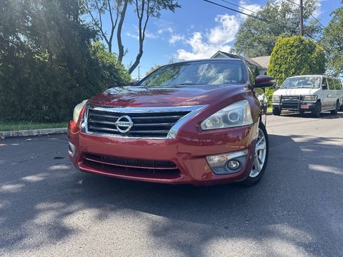 Used 2013 Nissan Altima 2.5 SL w/ Technology Pkg FWD image 2