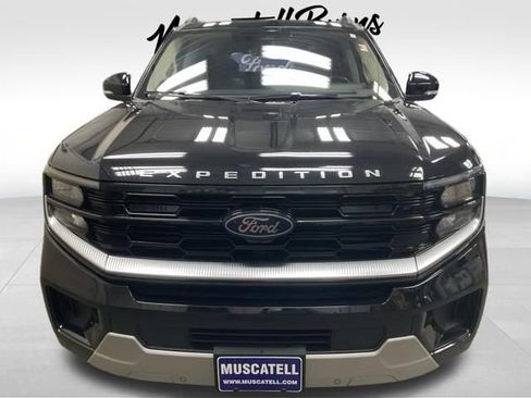 Used 2025 Ford Expedition Max Platinum AWD/4WD image 2