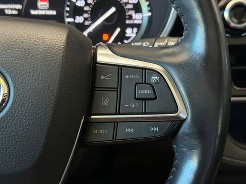 Used 2021 Toyota Highlander Platinum FWD image 28