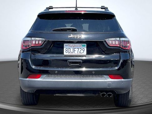 Used 2018 Jeep Compass Latitude w/ Popular Equipment Group FWD image 4