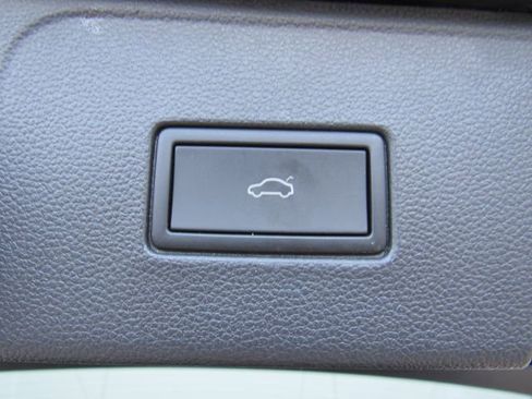Used 2023 Volkswagen Atlas SE FWD image 27