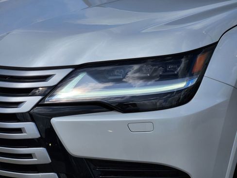 Used 2025 Lexus LX 600 4WD w/ Accessory Package (2T) image 9