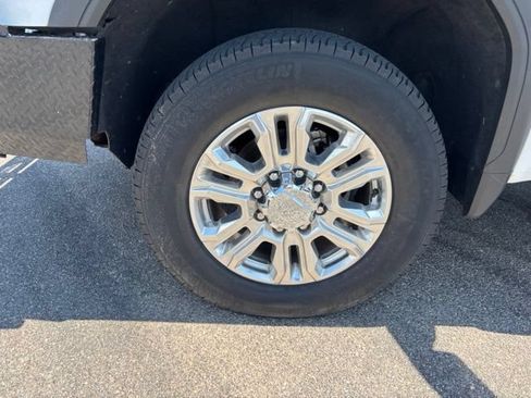 Used 2022 GMC Sierra 3500 Denali AWD/4WD image 16