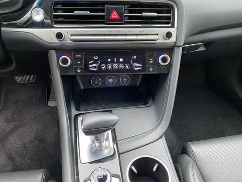 Used 2025 Genesis G70 2.5T AWD/4WD image 25