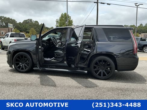 Used 2019 Cadillac Escalade Premium Luxury RWD image 31