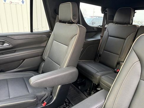Used 2023 GMC Yukon SLT w/ SLT Luxury Package image 7