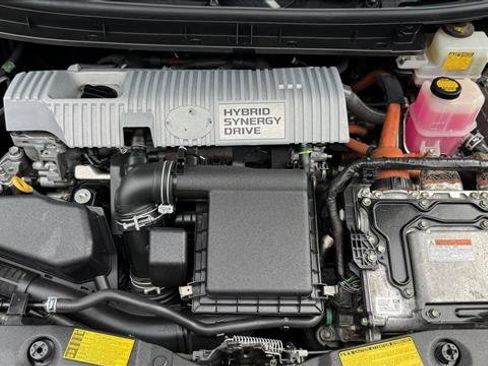 Used 2012 Toyota Prius Three w/ Solar Roof Pkg FWD image 23