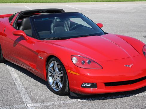 Used 2007 Chevrolet Corvette Coupe w/ Performance Package RWD image 27