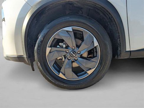 Used 2025 Nissan Rogue SV image 22