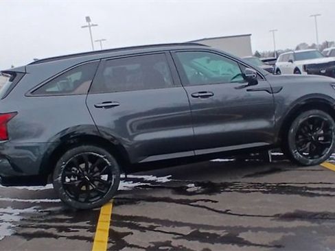 Certified 2023 Kia Sorento SX image 3