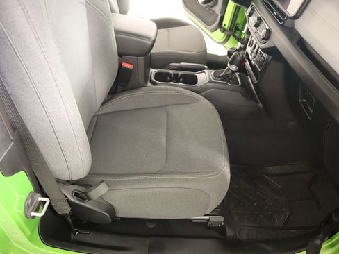 Used 2025 Jeep Wrangler Sport image 12