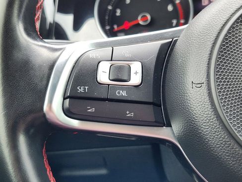 Used 2018 Volkswagen GTI SE FWD image 22