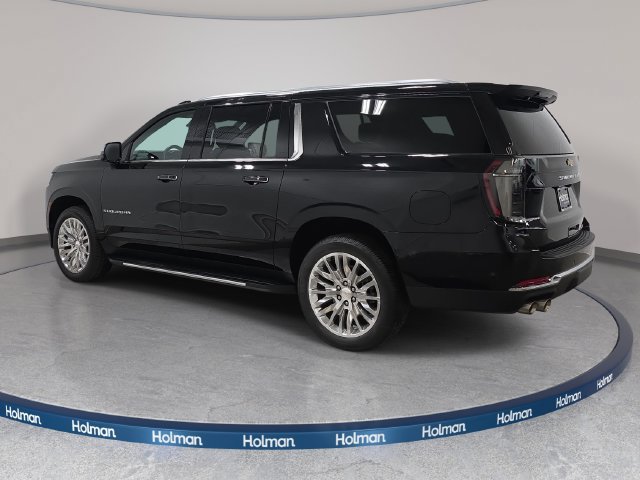 Used 2025 Chevrolet Suburban Premier AWD/4WD image 8