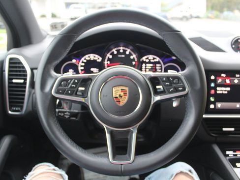 Used 2022 Porsche Cayenne Platinum Edition image 6