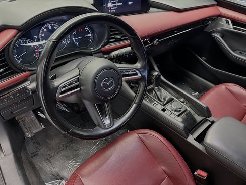 Used 2021 MAZDA MAZDA3 Hatchback w/Premium Plus Pkg image 8