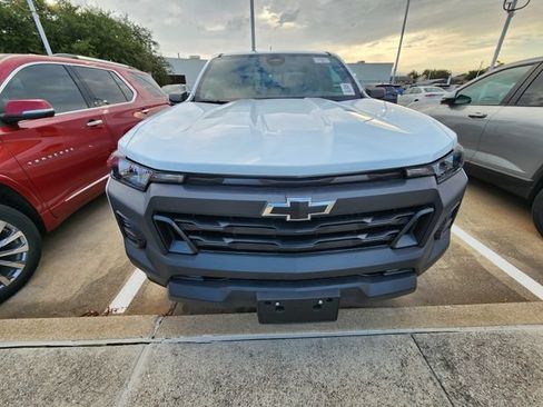 Used 2024 Chevrolet Colorado W/T w/ WT Convenience Package II RWD image 2