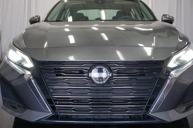 Used 2023 Nissan Altima 2.5 SV FWD image 3