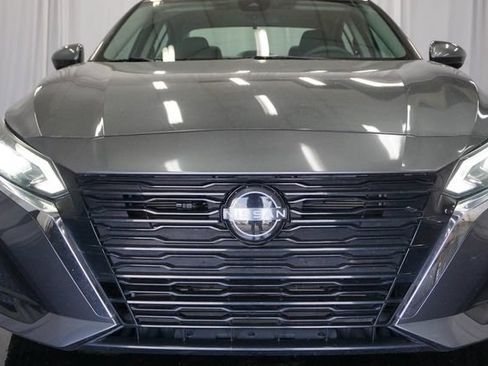 Used 2023 Nissan Altima 2.5 SV FWD image 3