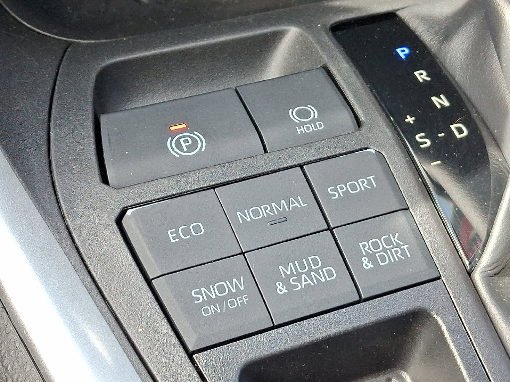 Used 2022 Toyota RAV4 LE AWD/4WD image 26