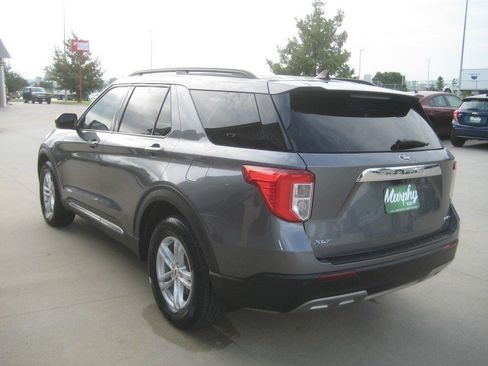 Used 2022 Ford Explorer XLT w/ Equipment Group 202A AWD/4WD image 5