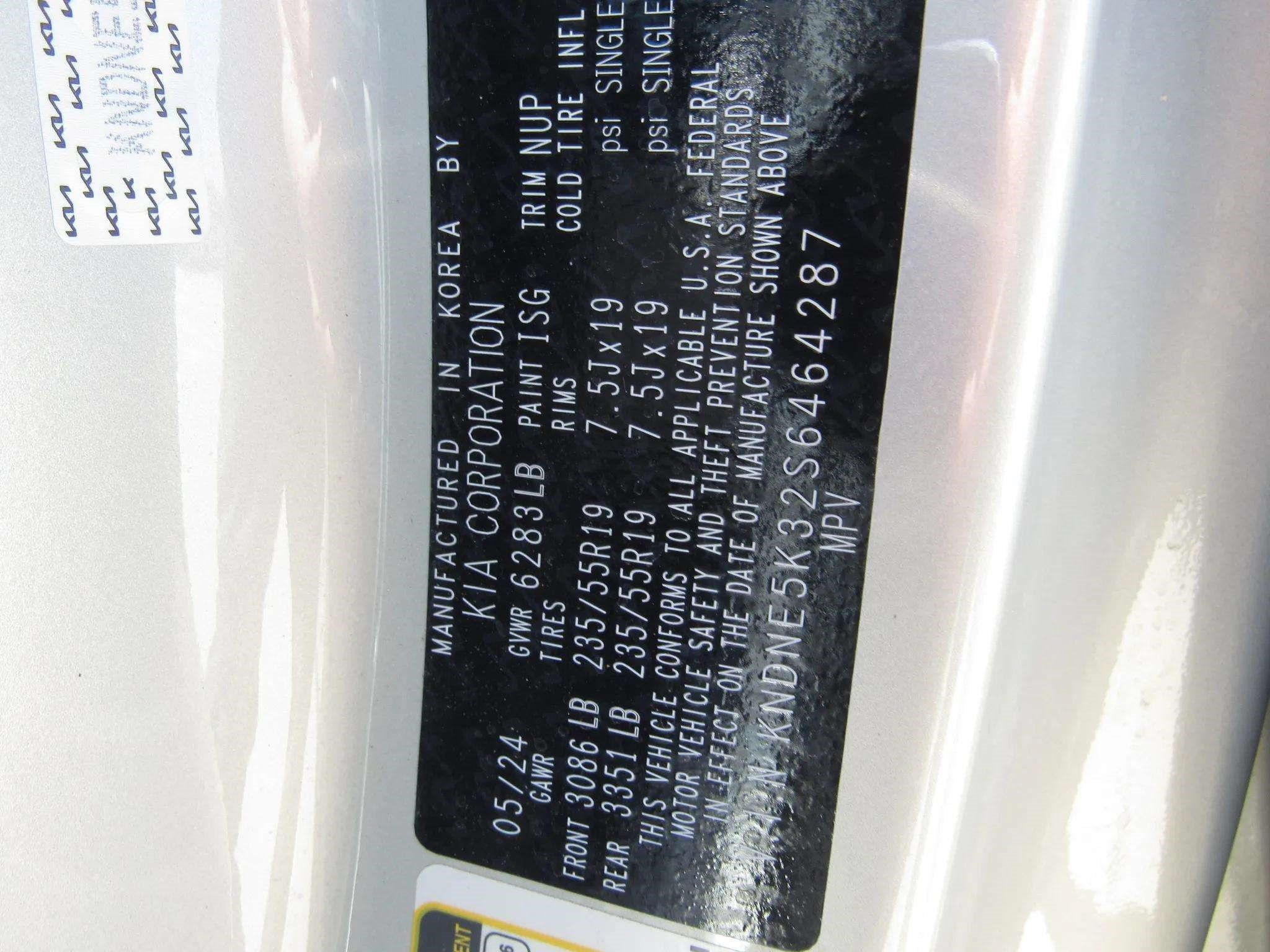 Used 2025 Kia Carnival SX w/ SX Dark Edition Package FWD image 31