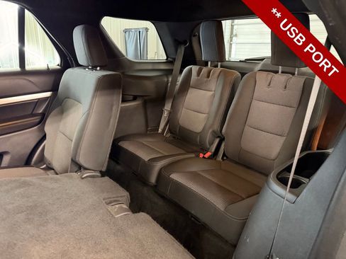 Used 2017 Ford Explorer XLT image 15