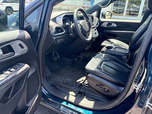 Used 2023 Chrysler Pacifica Touring-L w/ S Appearance Package AWD/4WD image 22