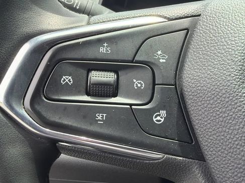 Used 2025 Chevrolet Trax LT w/ LT Convenience Package FWD image 24